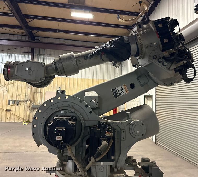 image for item EJ5100 Motoman ES165NT robotic welder