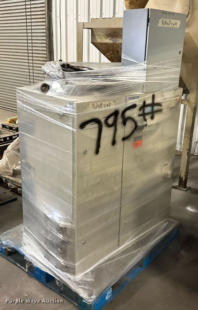 image for item EJ5100 Motoman ES165NT robotic welder