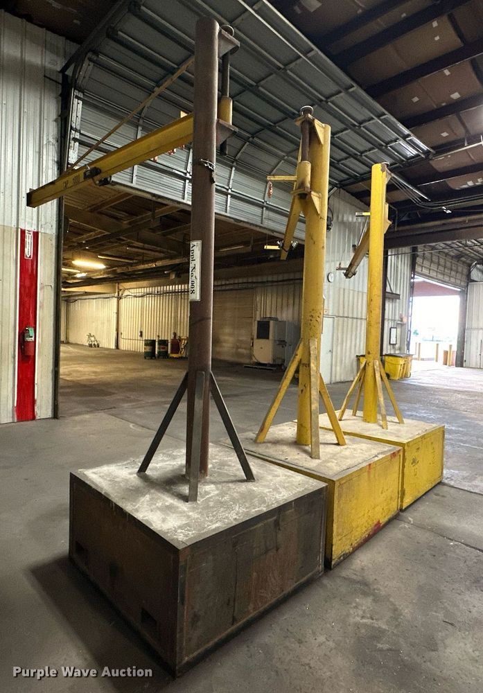 image for item EJ5116 (3) jib cranes