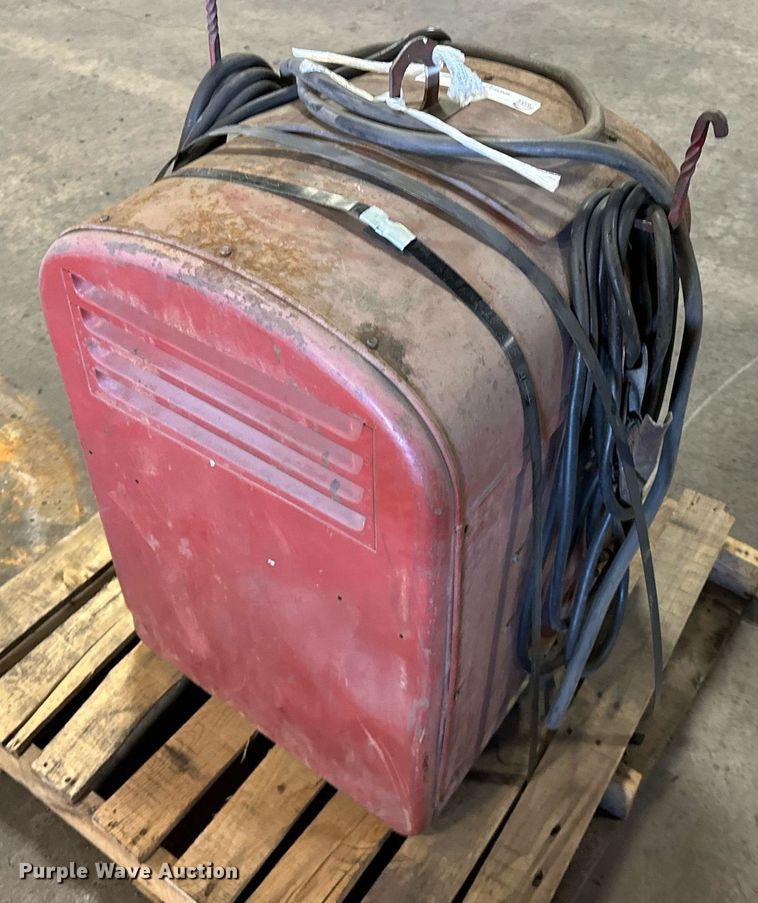image for item EJ5133 Lincoln Electric Idealarc 250 welder