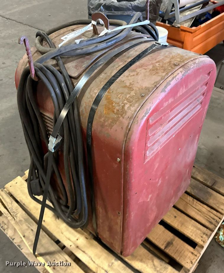image for item EJ5133 Lincoln Electric Idealarc 250 welder
