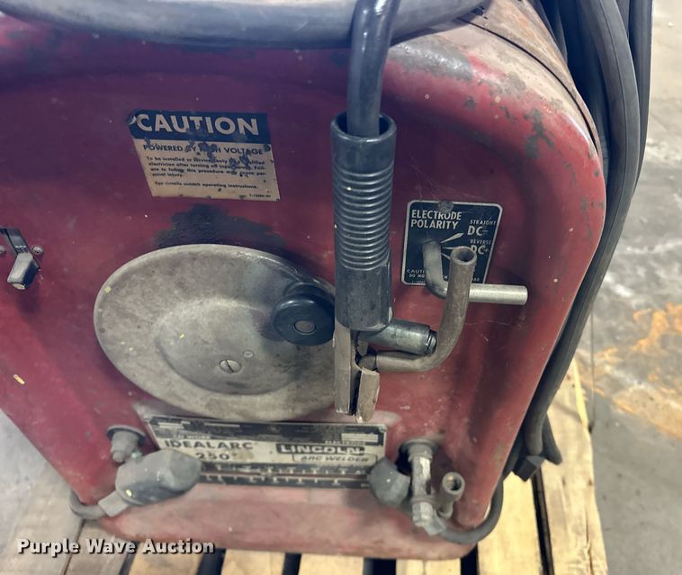 image for item EJ5133 Lincoln Electric Idealarc 250 welder