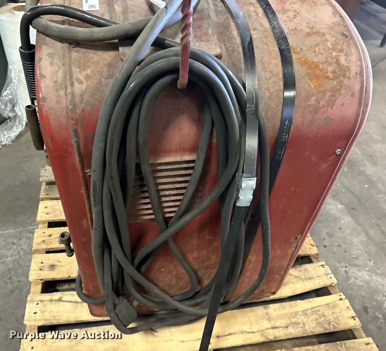 image for item EJ5133 Lincoln Electric Idealarc 250 welder