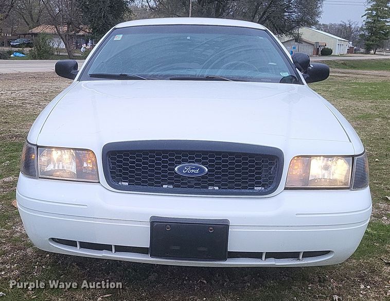 image for item EJ8105 2002 Ford Crown Victoria Police Interceptor 