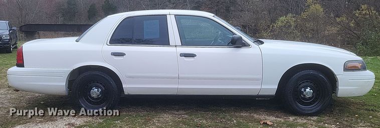 image for item EJ8105 2002 Ford Crown Victoria Police Interceptor 