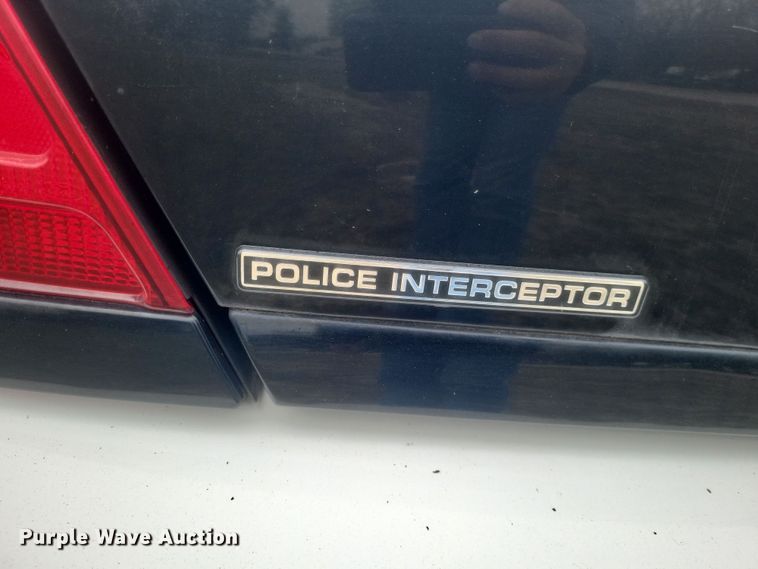 image for item EJ8105 2002 Ford Crown Victoria Police Interceptor 