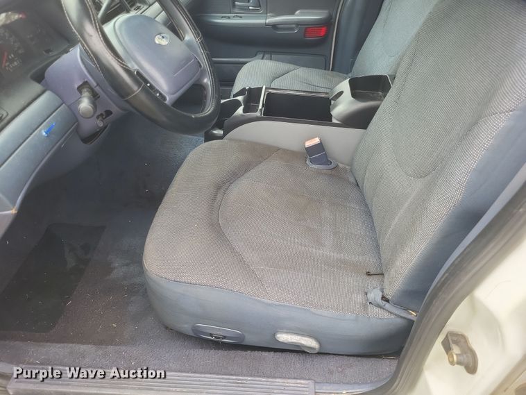 image for item EJ8105 2002 Ford Crown Victoria Police Interceptor 