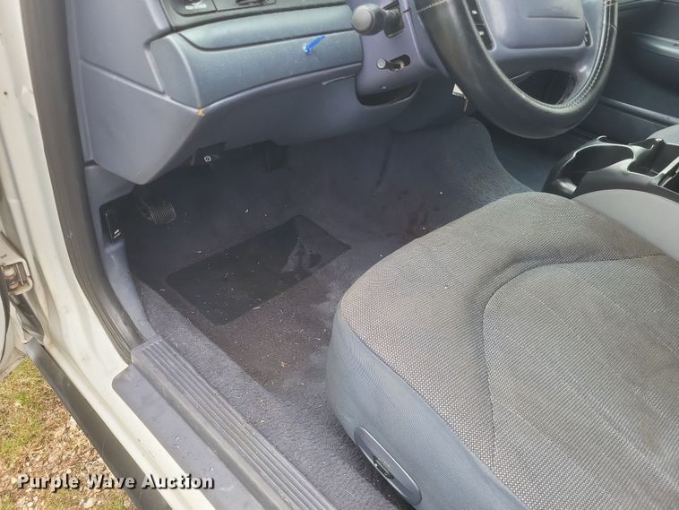 image for item EJ8105 2002 Ford Crown Victoria Police Interceptor 