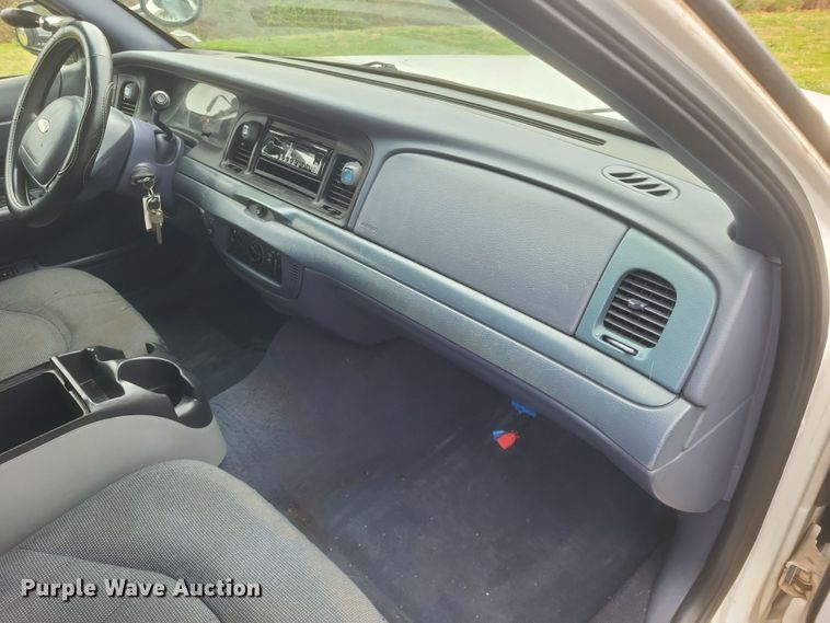 image for item EJ8105 2002 Ford Crown Victoria Police Interceptor 
