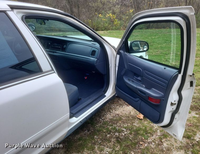 image for item EJ8105 2002 Ford Crown Victoria Police Interceptor 