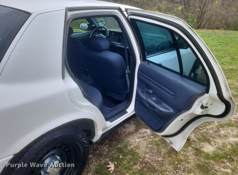 image for item EJ8105 2002 Ford Crown Victoria Police Interceptor 