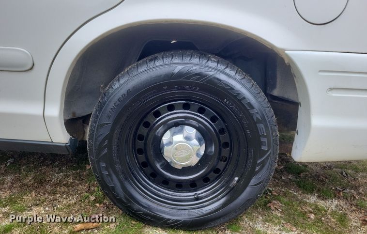 image for item EJ8105 2002 Ford Crown Victoria Police Interceptor 