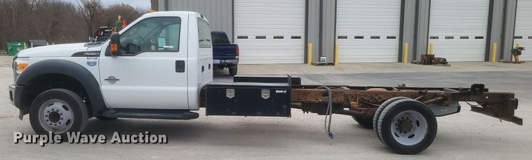 image for item EJ8108 2015 Ford F550 Super Duty XL truck cab and chassis