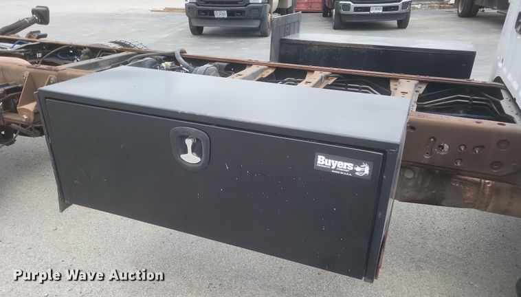 image for item EJ8108 2015 Ford F550 Super Duty XL truck cab and chassis