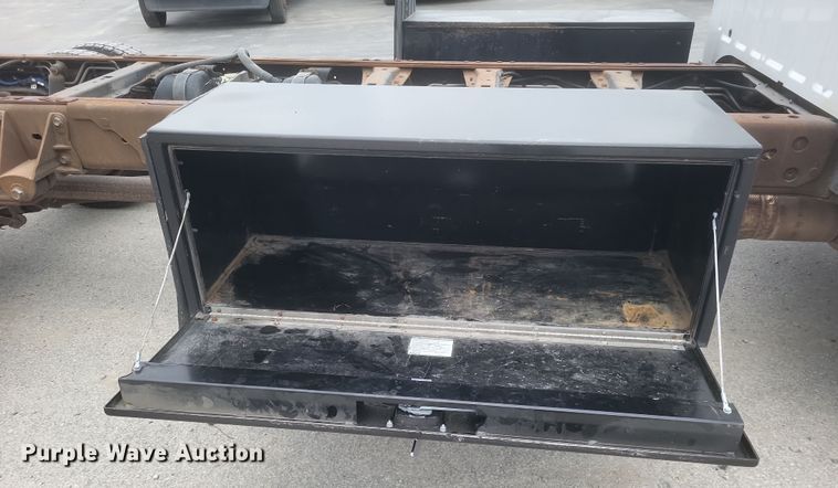 image for item EJ8108 2015 Ford F550 Super Duty XL truck cab and chassis