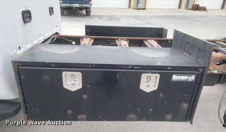 image for item EJ8108 2015 Ford F550 Super Duty XL truck cab and chassis