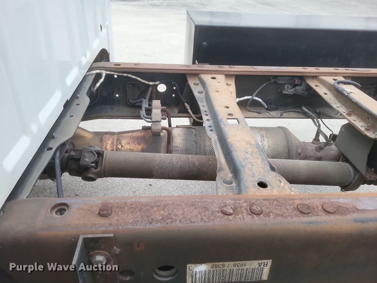 image for item EJ8108 2015 Ford F550 Super Duty XL truck cab and chassis