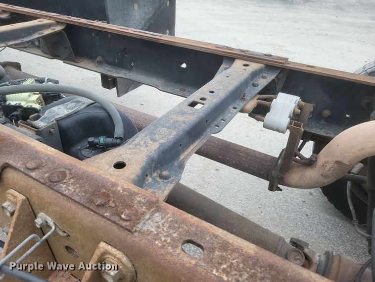 image for item EJ8108 2015 Ford F550 Super Duty XL truck cab and chassis