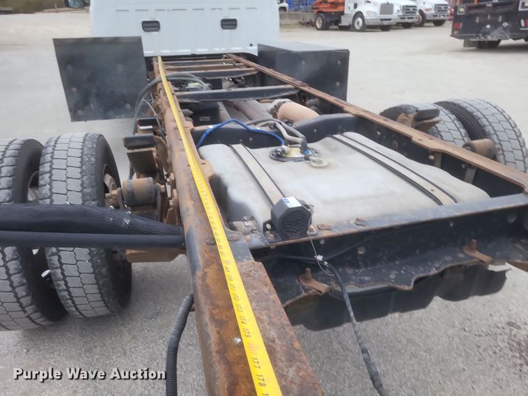 image for item EJ8108 2015 Ford F550 Super Duty XL truck cab and chassis