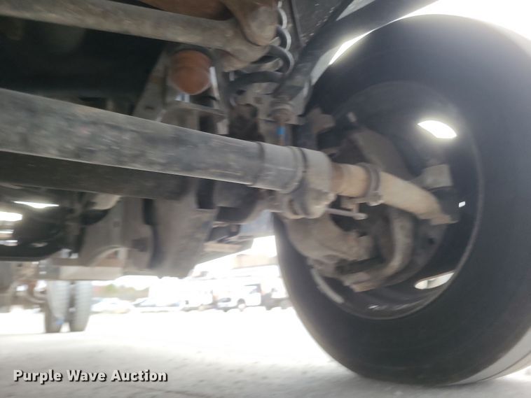 image for item EJ8108 2015 Ford F550 Super Duty XL truck cab and chassis