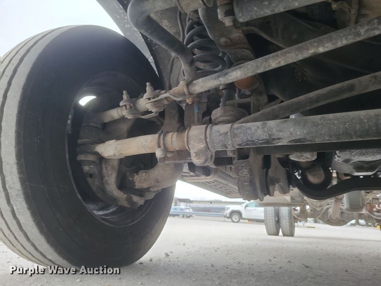 image for item EJ8108 2015 Ford F550 Super Duty XL truck cab and chassis