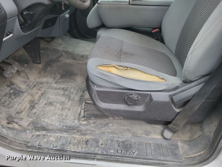 image for item EJ8108 2015 Ford F550 Super Duty XL truck cab and chassis