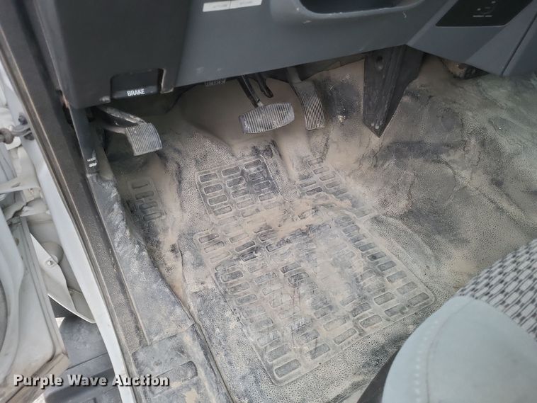 image for item EJ8108 2015 Ford F550 Super Duty XL truck cab and chassis