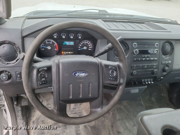 image for item EJ8108 2015 Ford F550 Super Duty XL truck cab and chassis