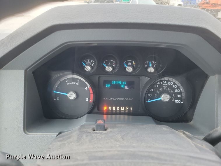 image for item EJ8108 2015 Ford F550 Super Duty XL truck cab and chassis