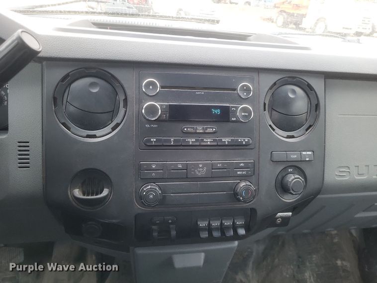 image for item EJ8108 2015 Ford F550 Super Duty XL truck cab and chassis