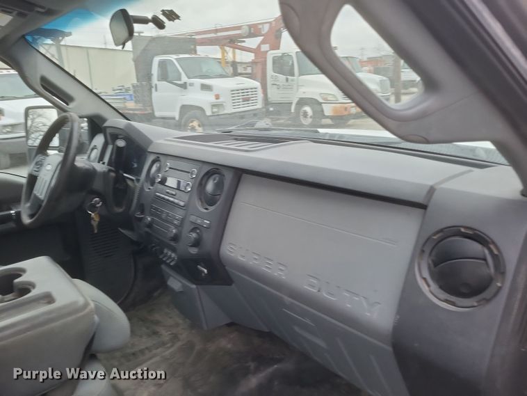 image for item EJ8108 2015 Ford F550 Super Duty XL truck cab and chassis