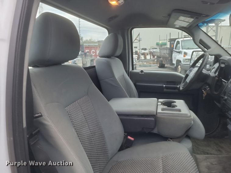 image for item EJ8108 2015 Ford F550 Super Duty XL truck cab and chassis