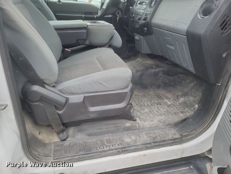 image for item EJ8108 2015 Ford F550 Super Duty XL truck cab and chassis