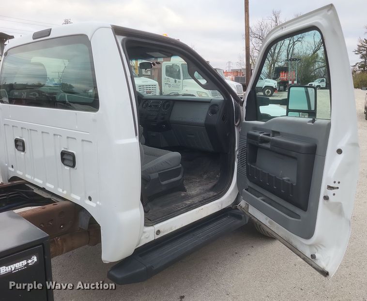 image for item EJ8108 2015 Ford F550 Super Duty XL truck cab and chassis