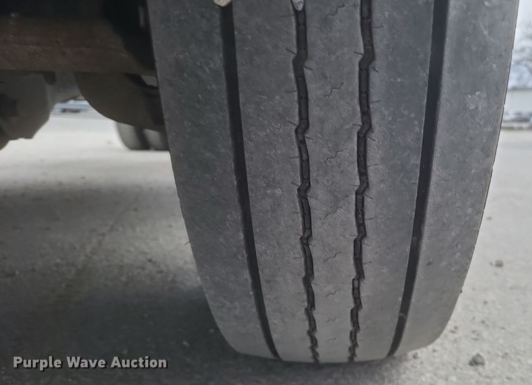 image for item EJ8108 2015 Ford F550 Super Duty XL truck cab and chassis