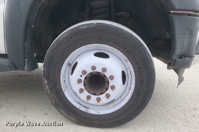 image for item EJ8108 2015 Ford F550 Super Duty XL truck cab and chassis