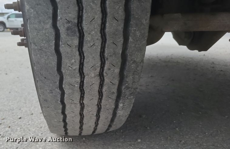 image for item EJ8108 2015 Ford F550 Super Duty XL truck cab and chassis