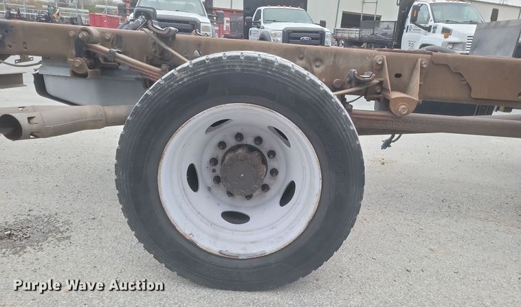 image for item EJ8108 2015 Ford F550 Super Duty XL truck cab and chassis