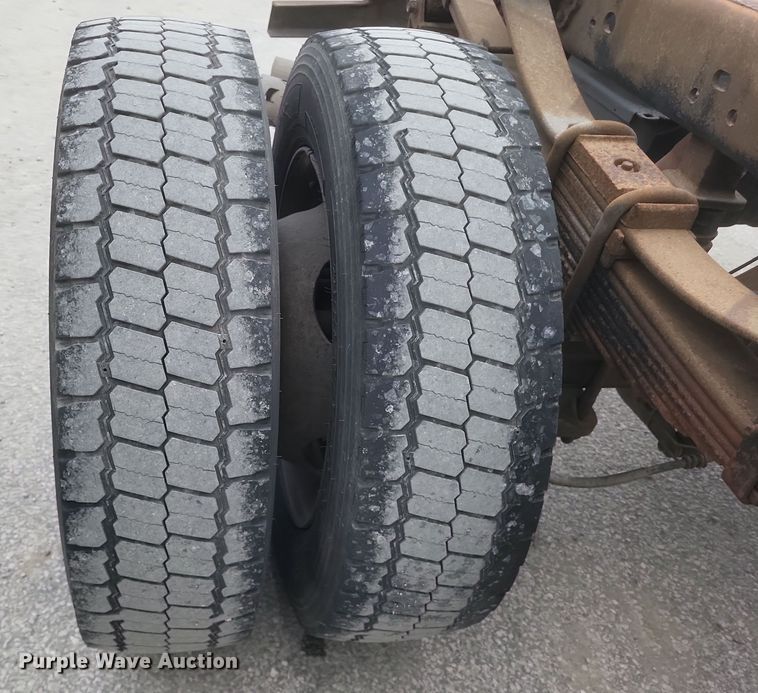 image for item EJ8108 2015 Ford F550 Super Duty XL truck cab and chassis