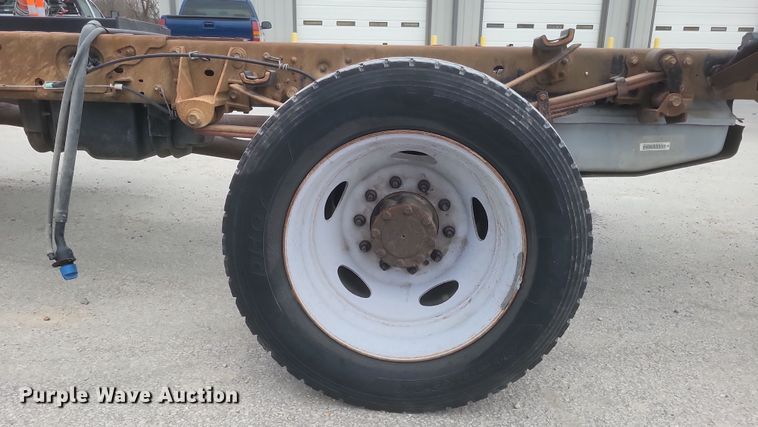 image for item EJ8108 2015 Ford F550 Super Duty XL truck cab and chassis