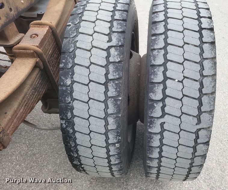 image for item EJ8108 2015 Ford F550 Super Duty XL truck cab and chassis