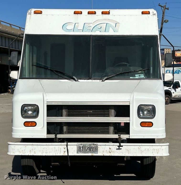 image for item EK3434 2004 Freightliner MT45 delivery van