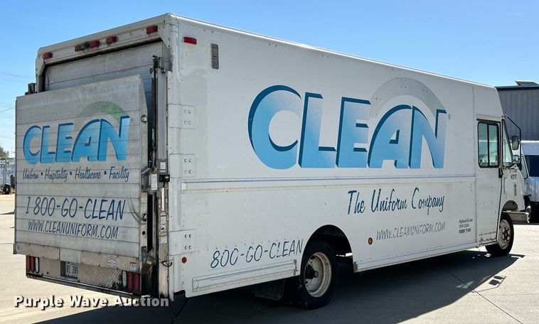 image for item EK3434 2004 Freightliner MT45 delivery van