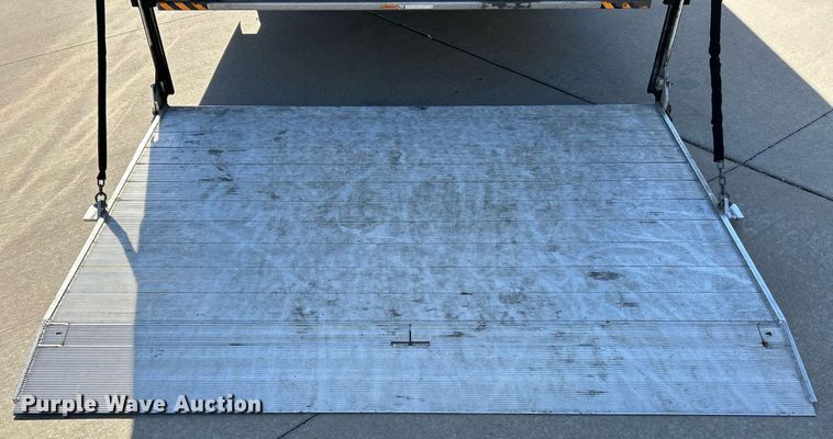 image for item EK3434 2004 Freightliner MT45 delivery van