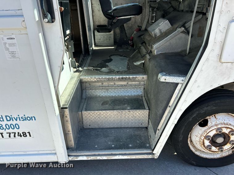 image for item EK3434 2004 Freightliner MT45 delivery van