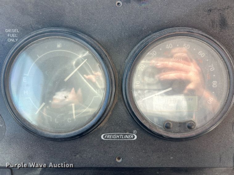 image for item EK3434 2004 Freightliner MT45 delivery van