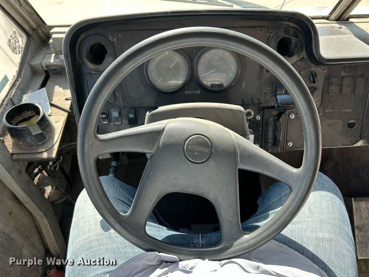 image for item EK3434 2004 Freightliner MT45 delivery van