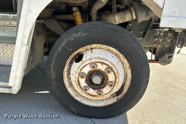 image for item EK3434 2004 Freightliner MT45 delivery van