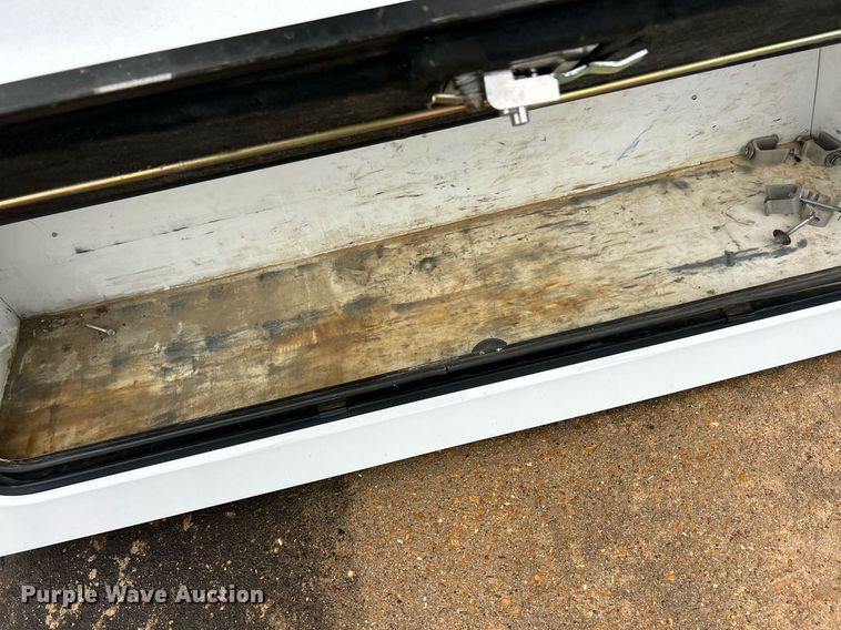 image for item EK3707 Leer pickup truck topper