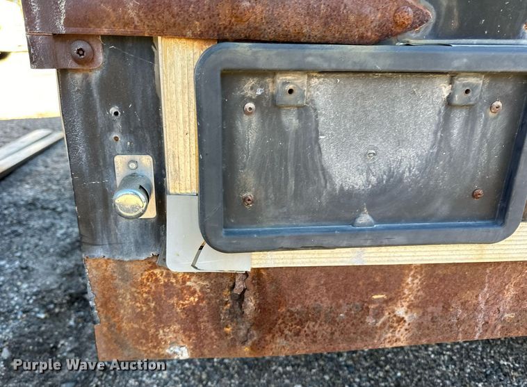 image for item EN2554 2009 Royal Cargo enclosed cargo trailer